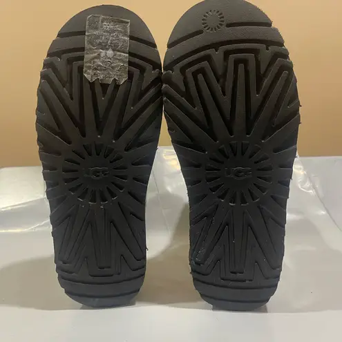 UGG   CLASSIC CLEAR MINI BOOTS  WATERPROOF Cream Shearling Ankle Boots