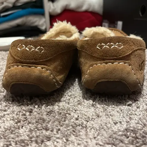 UGG  Moccasins