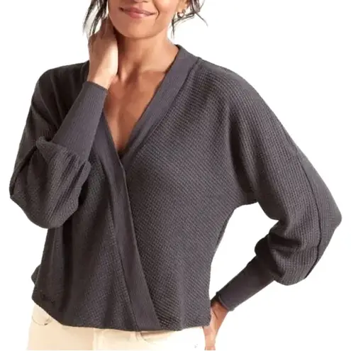 Evereve Delia Waffle Knit Surplice Top Womens M Gray Athleisure Pullover
