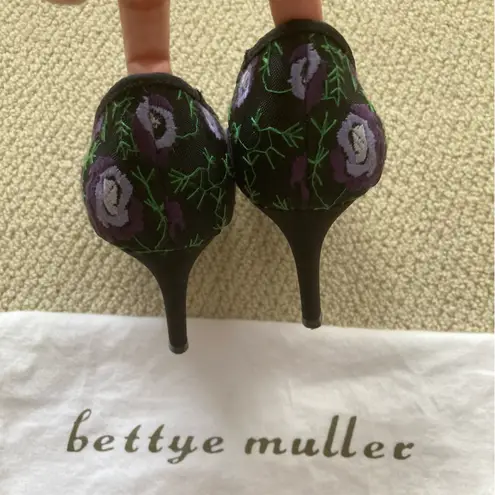 Bettye Muller Purple Embroidered Flowers Women's High Heels Size 7.5 Shoes EUC