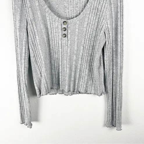 AERO Gray Scoop Neck Long Sleeves Ribbed Knit Button Accents Top Size XL