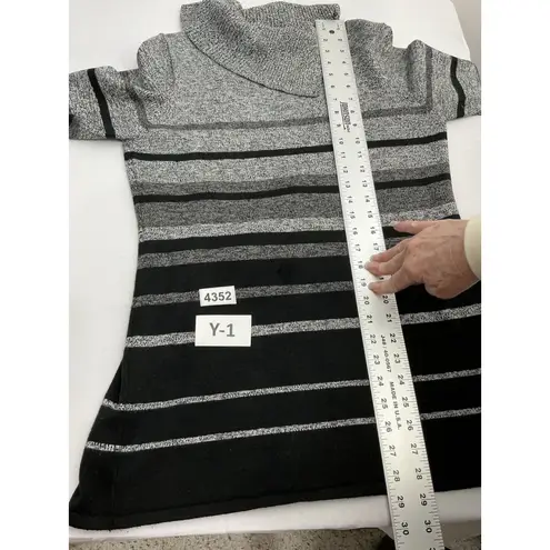 Roz & Ali Womans Sweater Pull Over Medium Black Gray Turtle Neck Long Sleeve