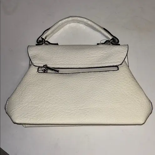 JAIME BRAND FROM THE UK.. NEW WHITE FAUX LEATHER HANDBAG SILVER ACCENTS/STUDS