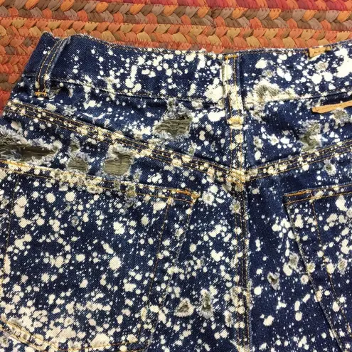 WELL WORN DISTRESSED SPLATTER DENIM SHORTS Blue Size 27