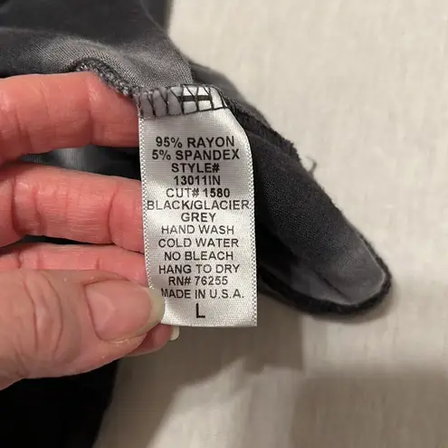 Tryst sz L super soft grey & black short sleeve tie dye shark bit hem tunic EUC