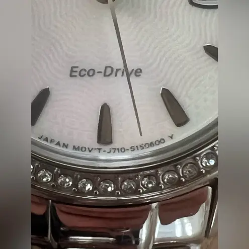 Citizen Eco-Drive Solar Crystal Ladies Watch Solar Stainless Bracelet Pearl Dial