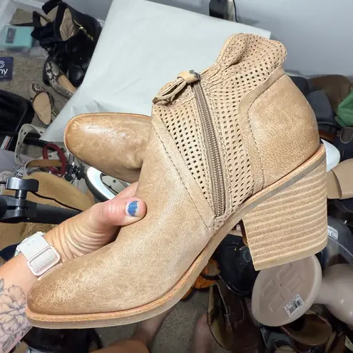 Sofft NWOB Chantey Italian Leather Tan Booties Boots (size 8.5)