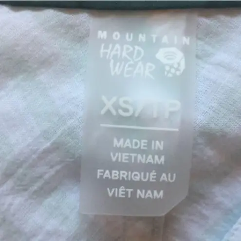 Mountain Hardwear -
Mountain Hardware blouse NWT 🎀 Oversized!