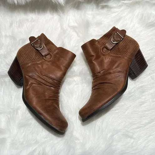 Baretraps  Reinella Size 8M Brown Zip Buckle Heel Ankle Boots Booties B67