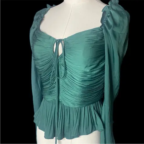 House of Harlow 1960 M
Emerald Green Ruched Peplum Top
Long Sleeve