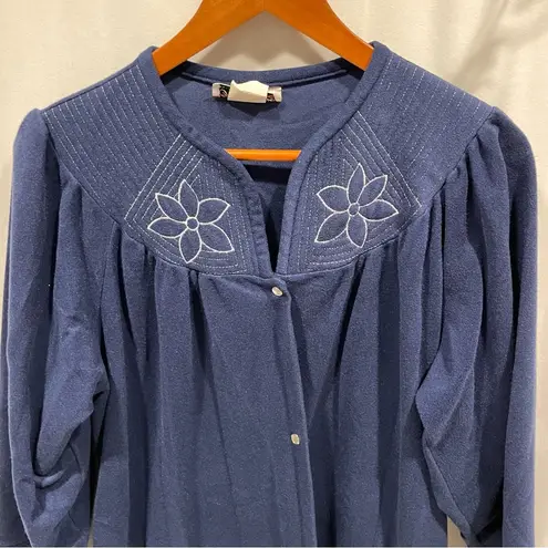 Adorable vintage navy blue floral embroidered pearl snap maxi robe cottagecore Size XL