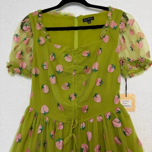 Unique Vintage NWT Smak Parlour Medium 6-8 Avocado Strawberry Print Flare Dress