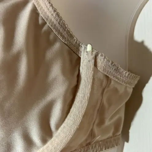Wacoal Vintage 1990s Beige Underwire Bra Lace Trim 36D