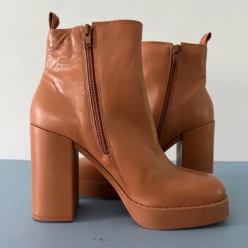 Gianni Bini Ah-Mazed Caramel Brown Leather Block Heel Platform Chelsea Boots