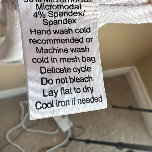 ATM Womens Butter Soft White Capsule VNeck Long Sleeve Size Medium Stretchy White