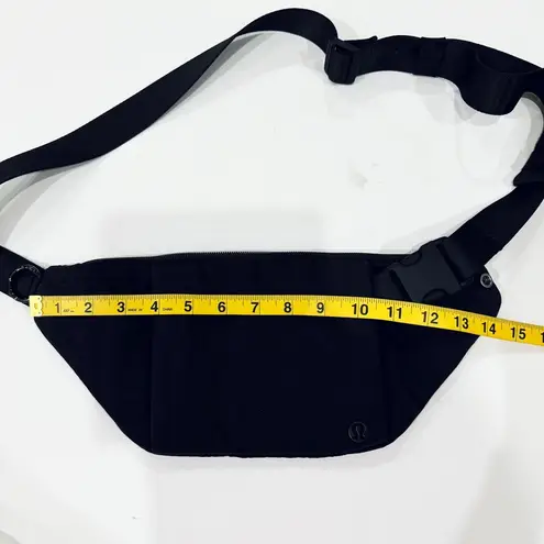 Lululemon  waist bag in black