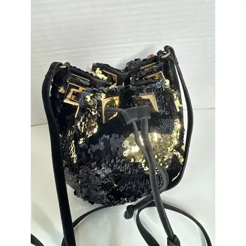 Retro style Sequin bucket bag in black and gold with pull closing inside lined