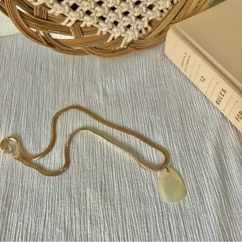 Mother of Pearl Teardrop Pendant Necklace Vintage “Calypso” 18” Gold Snake Chain Jewelry