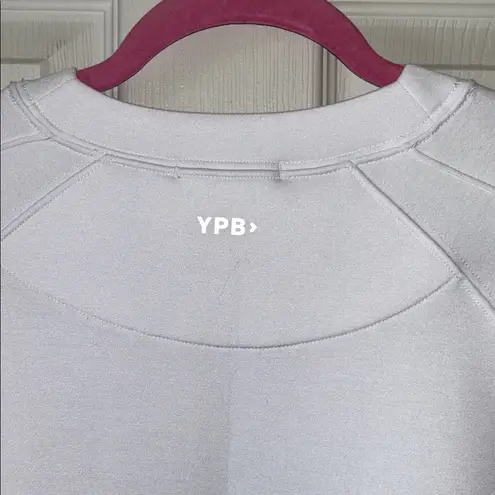 Abercrombie & Fitch YPB Abercrombie Women’s neoKNIT Legging-Friendly Crew Sweatshirt in White Size S