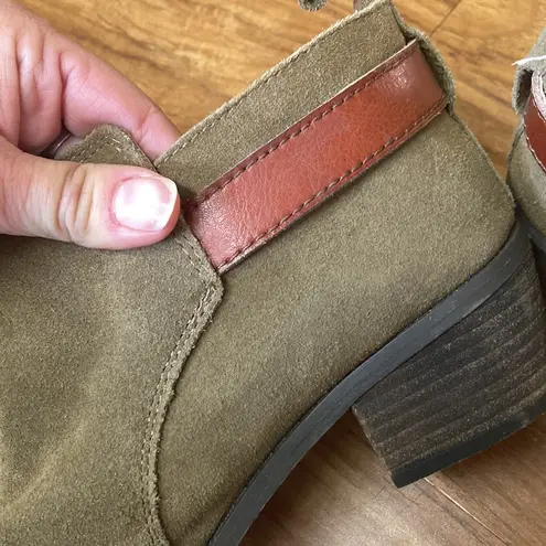 American Eagle  woman’s olive green leather ankle boots 7.5