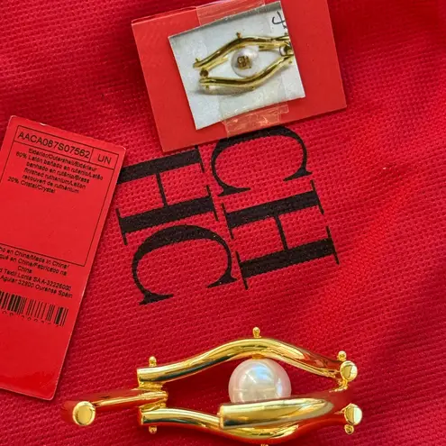 Carolina Herrera NWOT Authentic Jewelry Set Gold Plated CHCH Pearls Cuff S/M