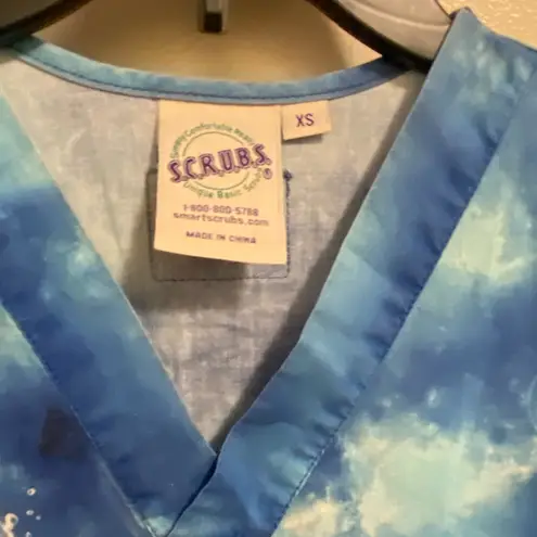 SCRUBS Womens Scrub Top Shirt XS Bust 36” Blue Dolphin Graphic Ocean