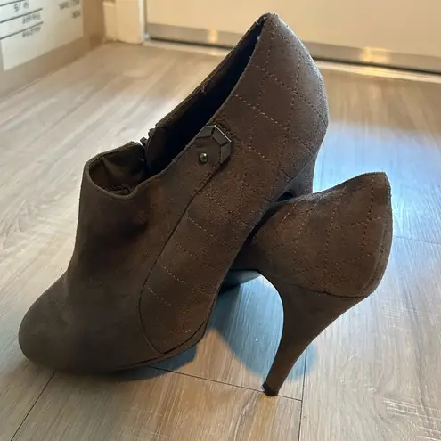 Women’s Dark gray suede ankle Pumps size 10