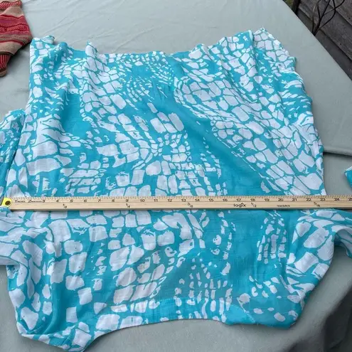 Pleasant Shade size XL semi sheer shark bite 3/4 roll up sleeves top. Beach tro Blue