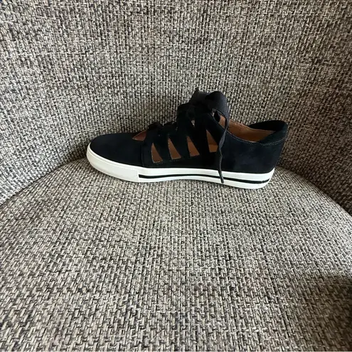 L'amour Des Pieds Kanav Suede Cut Out Sneakers Size 6.5M EUC Black