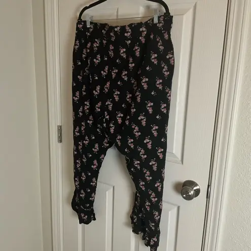 Melrose and Market Floral Black Ruffle Pants Size X-Large