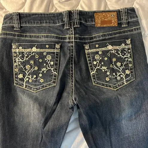 Shyanne Cowgirl Jeans Size 31 Inseam 33 Embroidered Bootcut