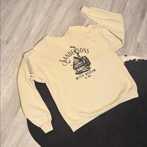 🎃NWOT•Sandersons Sisters•Witch Museum•Woman’s CrewNeck Sweatshirt•Size:XL🎃 Tan