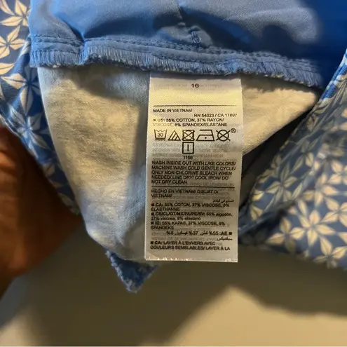 Old Navy  High Rise Pixie Blue & White Geometric Print Women's Shorts Size 16 - Image 8