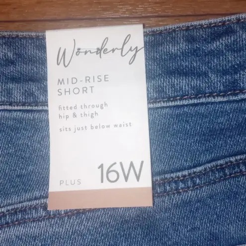 Wonderly  NWT 16 Mid short jean shorts
