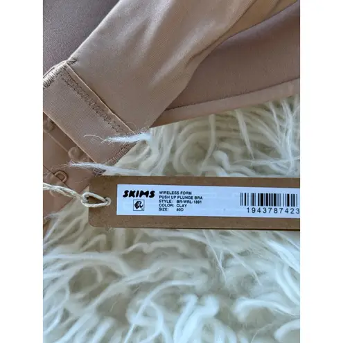 SKIMS Wireless Form Pushup Plunge Bra Clay Size 40D