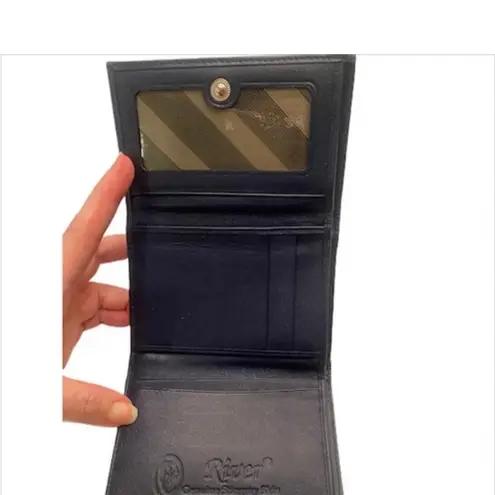 NWOT River Genuine Stingray Skin Wallet Blue