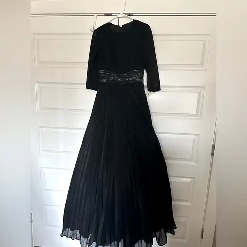 Mac Duggal Black Shimmering Pleated A-line 3/4 Sleeve Full Length Gown NWT