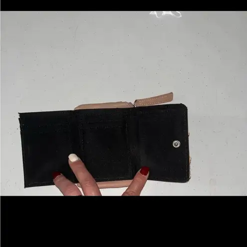 Tahari Wallet