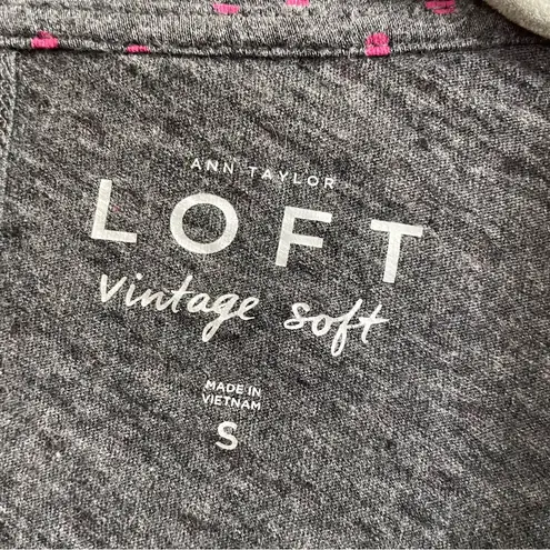 Loft  by Ann Taylor Small Women’s Short Sleeve V-Neck Tee Soft Casual Summer