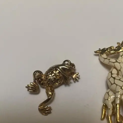 Lot Of 2 Women’s Gold Tone Metal Brooch Pins Animal