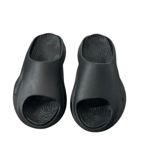 PrettyLittleThing Cut Out Rubber Ribbed Sole Slides Black Size NWT Size 4UK 6US