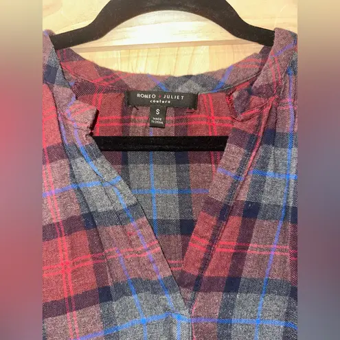 Romeo + Juliet Couture  Plaid Blouse