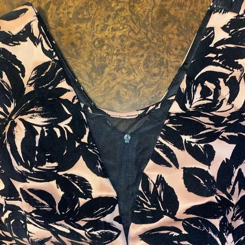 Enfocus Studio Pale Pink and Floral Black Velvet Bodycon Dress - size 14