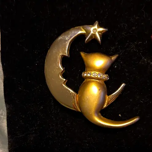 CAT AND MOON BROOCH WITH SMALL RHINESTONES GOLD TONED SHINY MOON MATTE CAT
