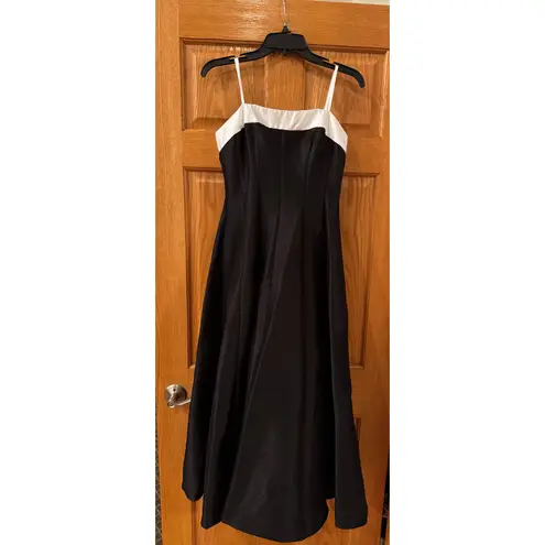 Betsy and Adam Black & White Strapless Satin Gown - Size 4 (new)