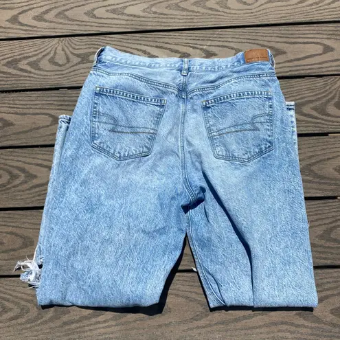 American Eagle  Mom Jean Size 10 Light Wash Distressed