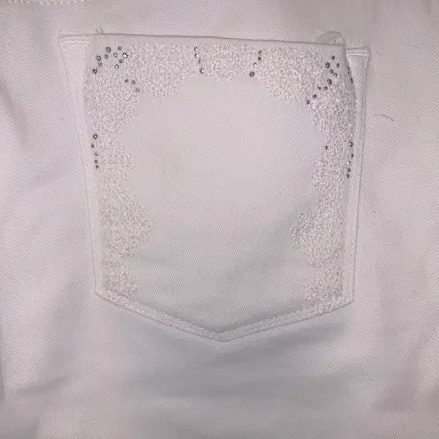 Gloria Vanderbilt Amanda Women's 16 White Bermuda Shorts All Around Slimming