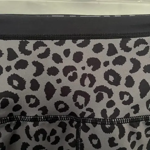 All Fenix Cheetah Print Athletic Womens Leggings Size Small Stripes Olive Gray