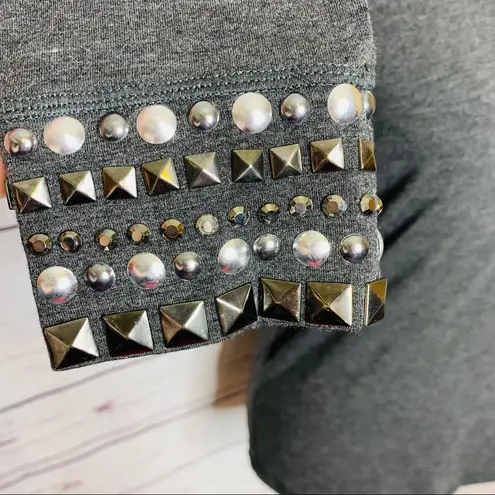 Alberto Makali Gray Pearl Studded V Neck Top Size Small