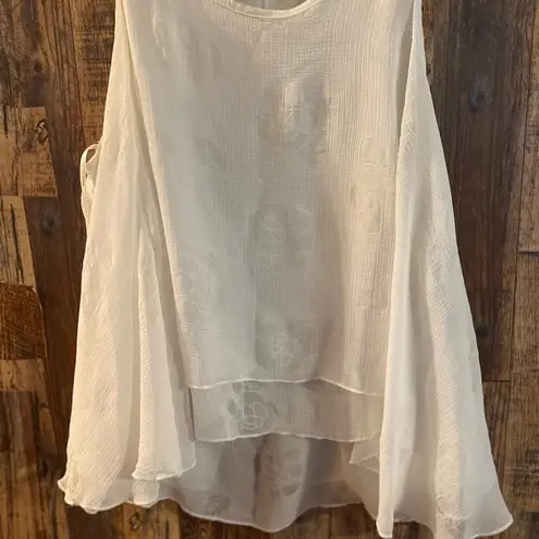 Willow & Clay  women’s white blouse size Small d - Image 4
